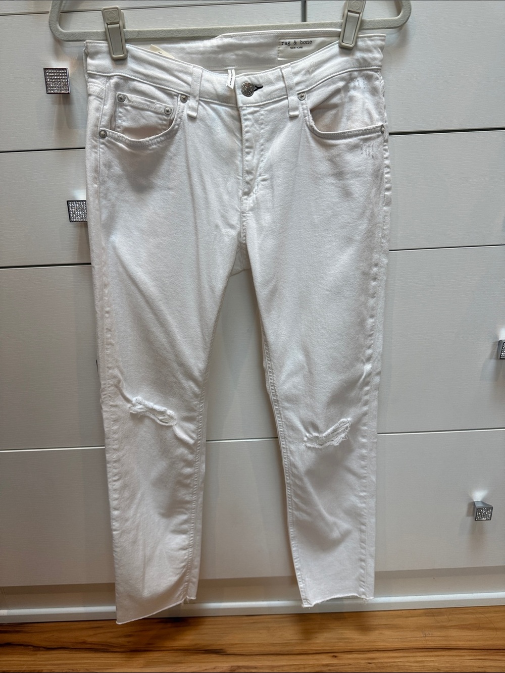rag & bone Dre Low Rise White Ankle Slim Jeans with Knee Distress